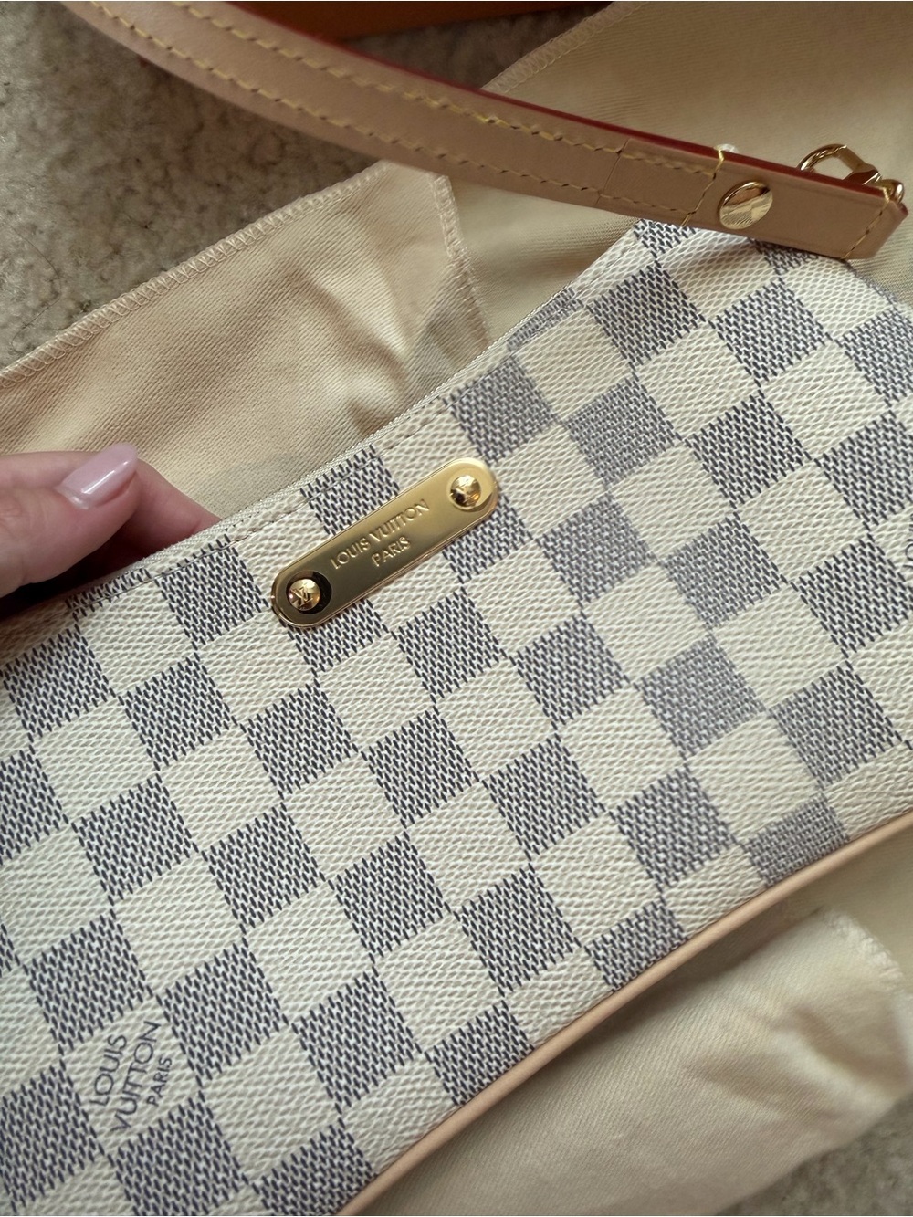 Louis Vuitton Pochette Liv in Damier Azur (Cream/White) Full Set - Picture 8 of 12